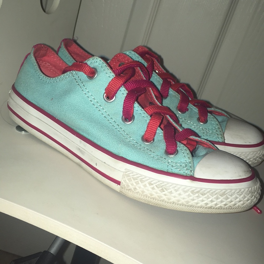 Girls multicolor converse!!
